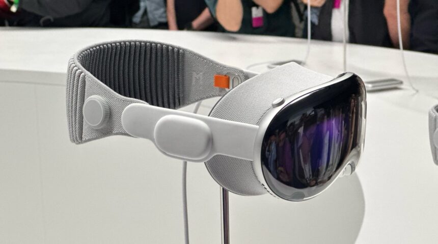 Apple acquires AR headset startup Mira